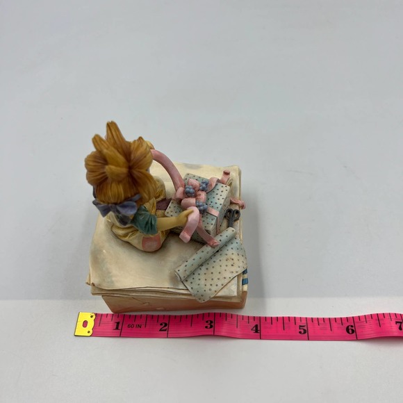 Life Lesson Bow-tied Box Resin Demdaco 2001 Woman Wrapping Gift Figurine - Picture 6 of 9